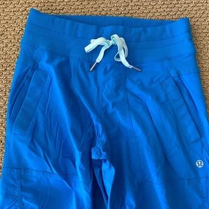 NWOT LULULEMON STUDIO PANT UNLINED SIZE 2. HTF!